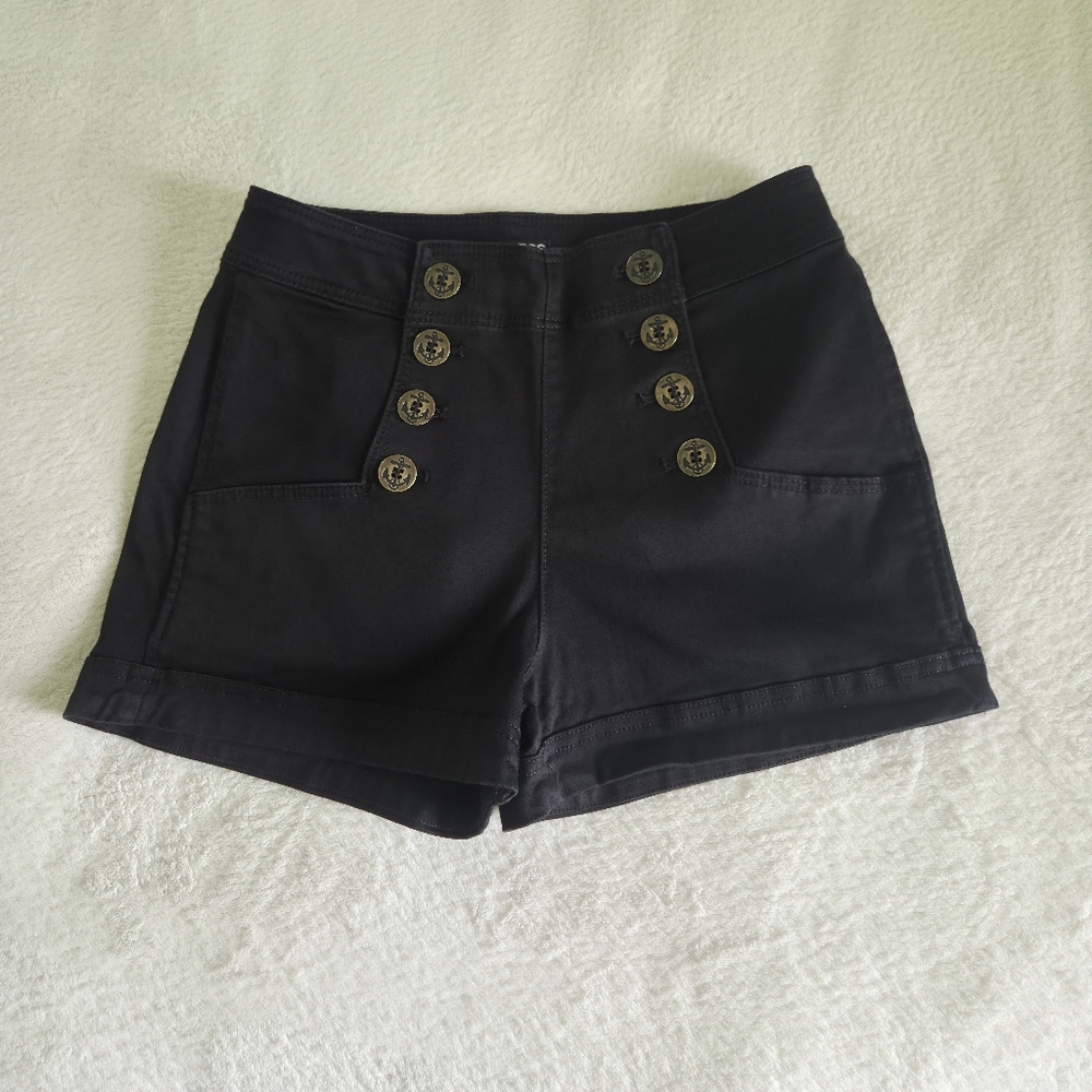Express ✨️ Women's Black Button Front Shorts Size 2